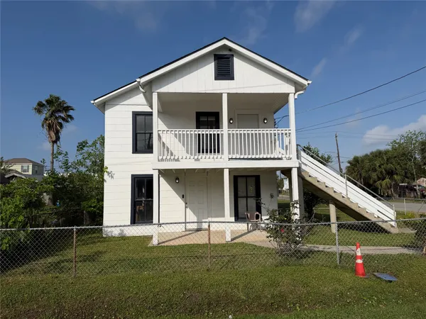$1,595 | 2303 Victory Avenue, Galveston, TX 77551