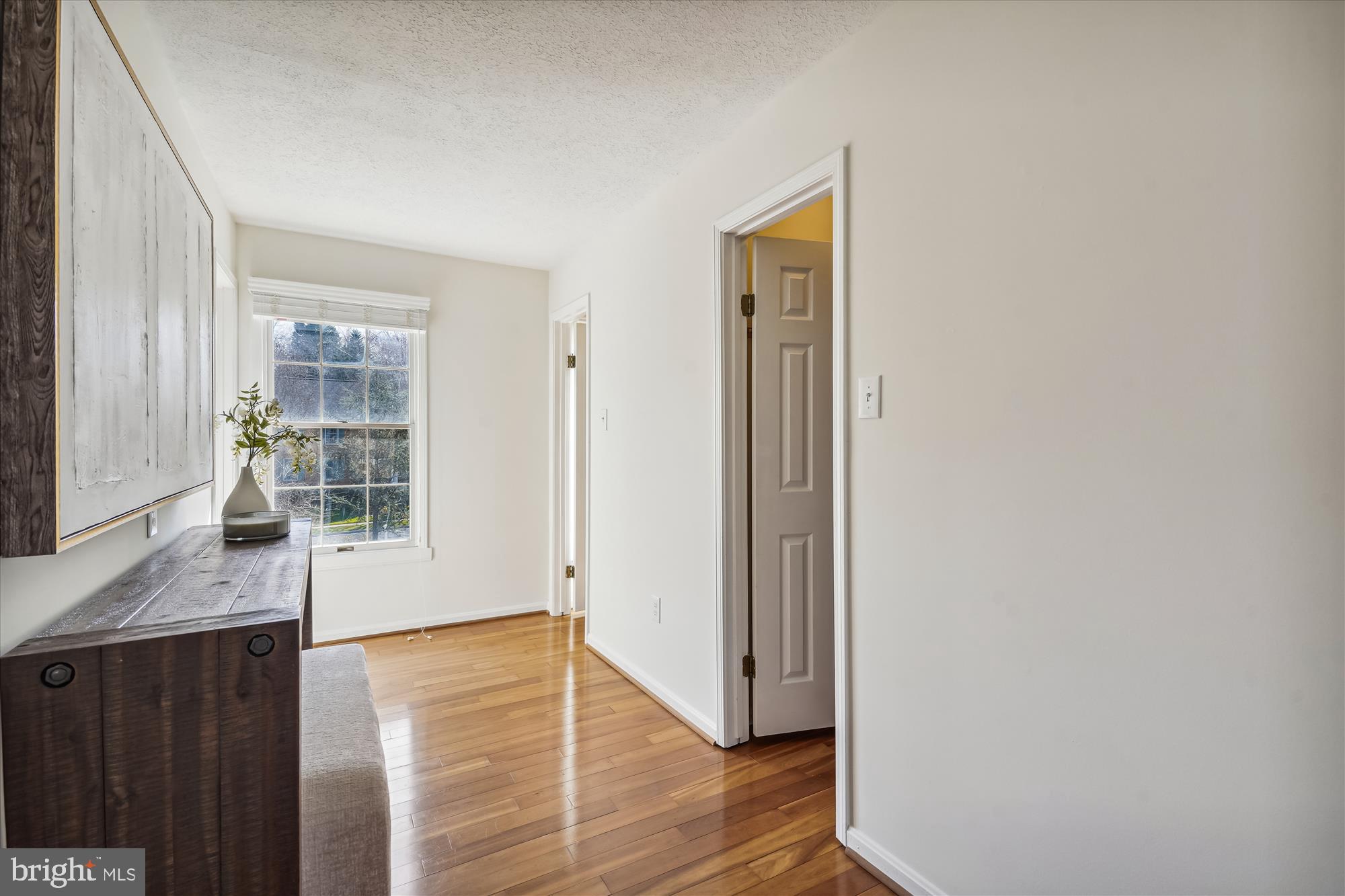 408 Talahi Road Southeast Vienna, VA 22180 - Photo 27 of 58 Hallway to 2 walk-in closets
