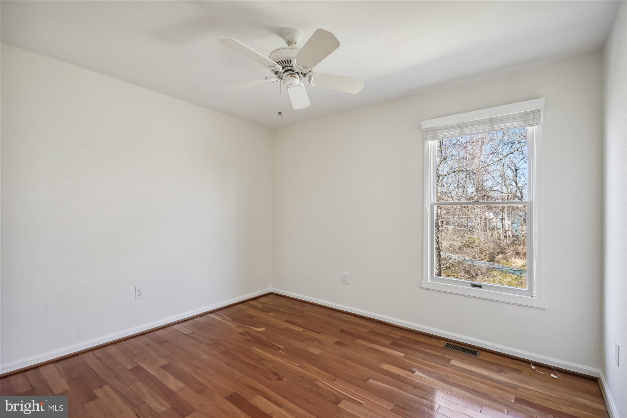 408 Talahi Road Southeast Vienna, VA 22180 - Photo 35 of 58 Bedroom #3