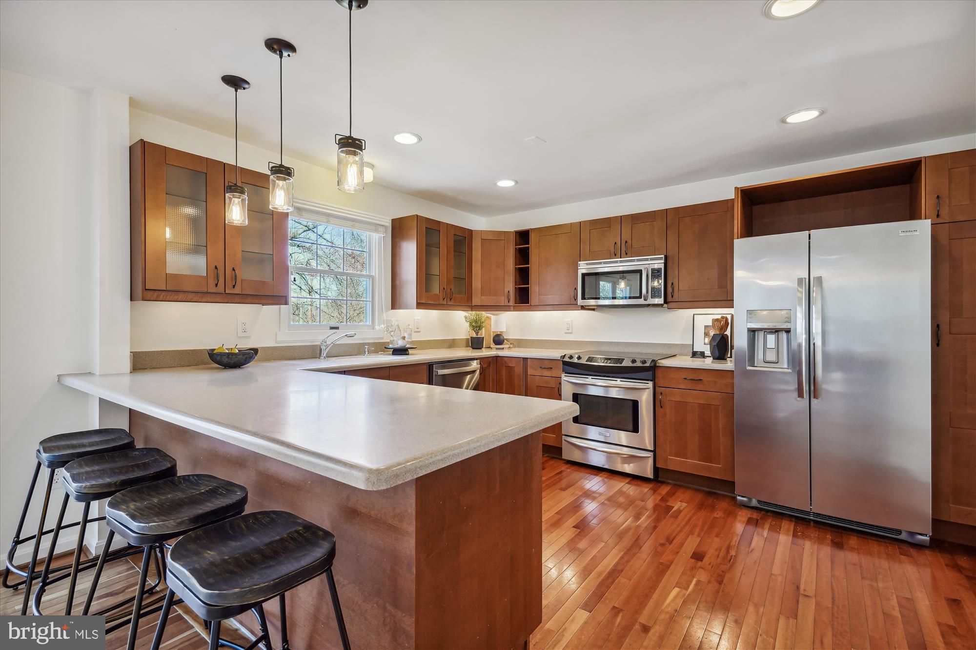 408 Talahi Road Southeast Vienna, VA 22180 - Photo 5 of 58 Updated kitchen with new fridge and dishwasher