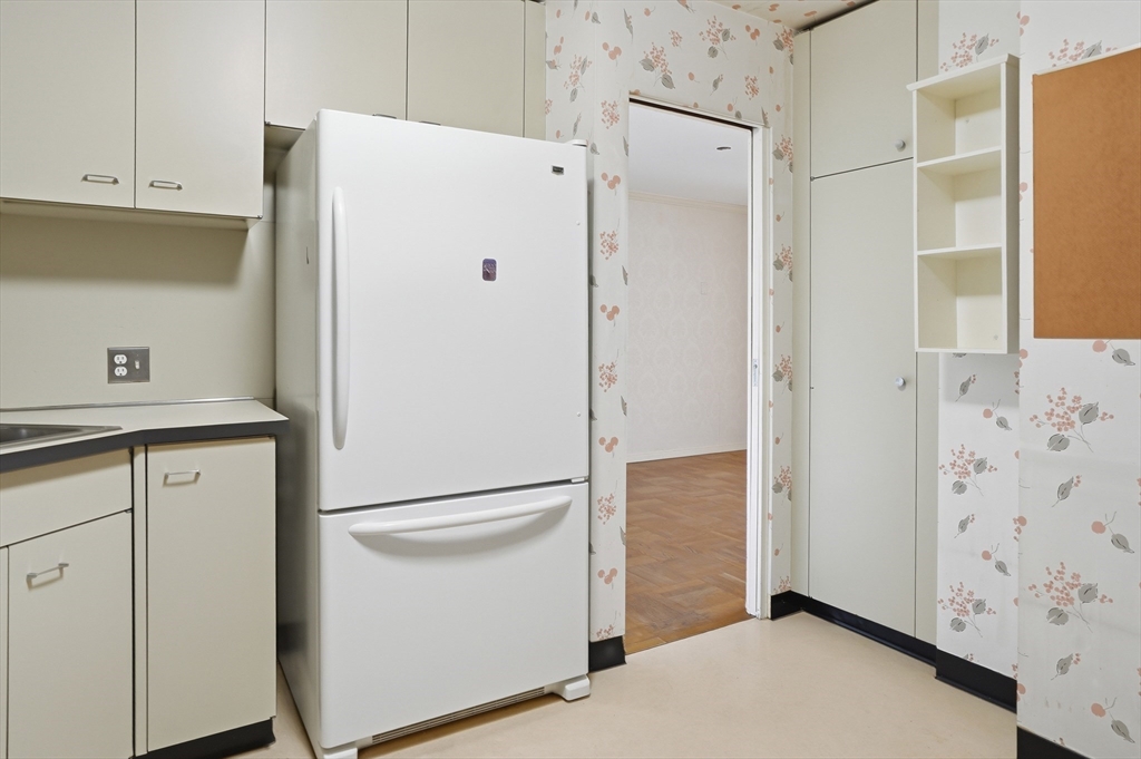 180 Beacon Street, Unit 8DE Boston, MA 02116 - Photo 11 of 31