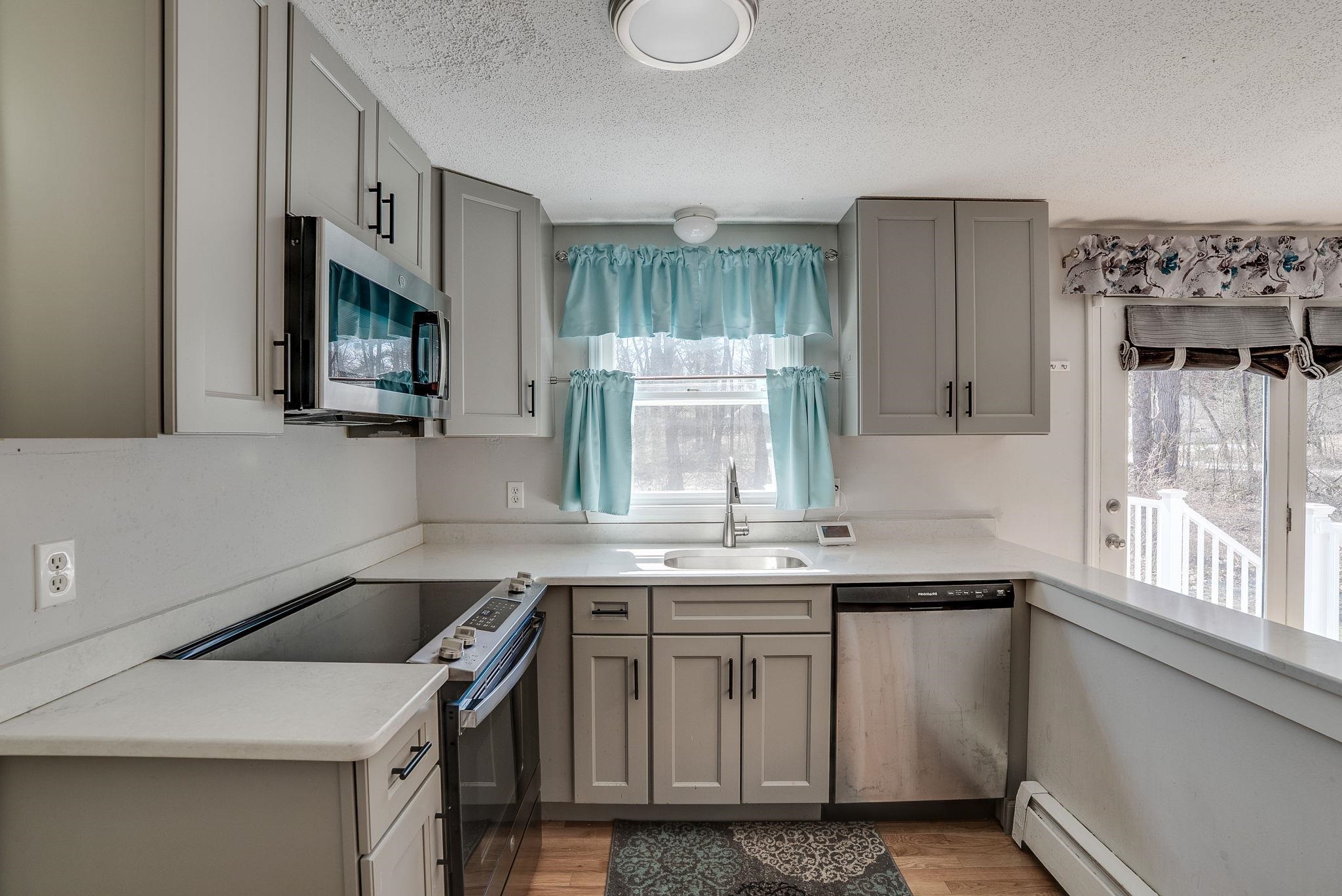 22 B Circle Drive Litchfield, NH 03052 - Photo 8 of 20