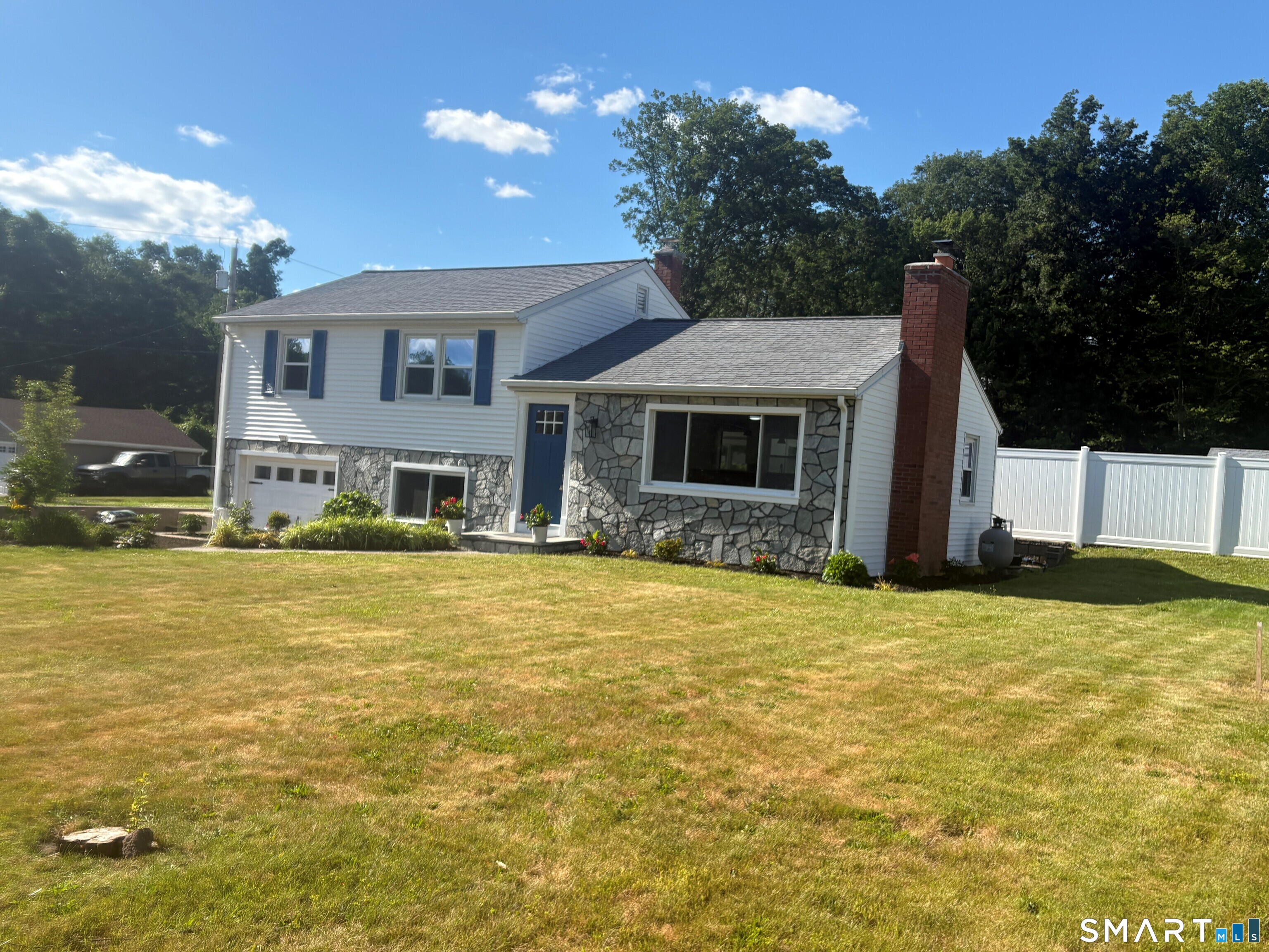 1052 New Rock Hill Road Wallingford, CT 06492 - Photo 4 of 39