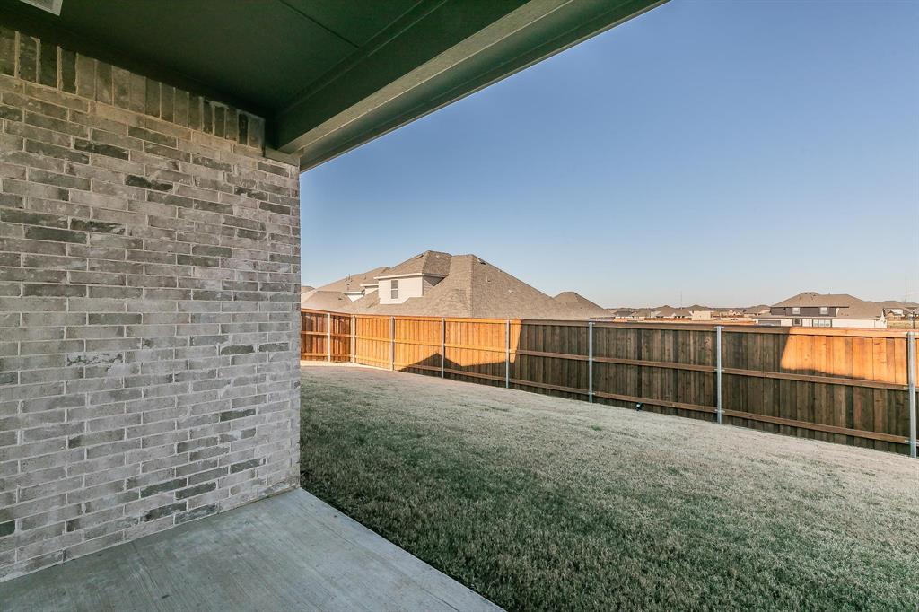 4305 Noble Lane Midlothian, TX 76065 - Photo 35 of 40 a view of a terrace