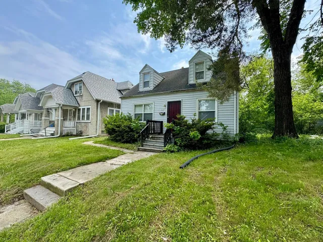 $129,900 | 3223 West Fairmount Avenue, Milwaukee, WI 53209
