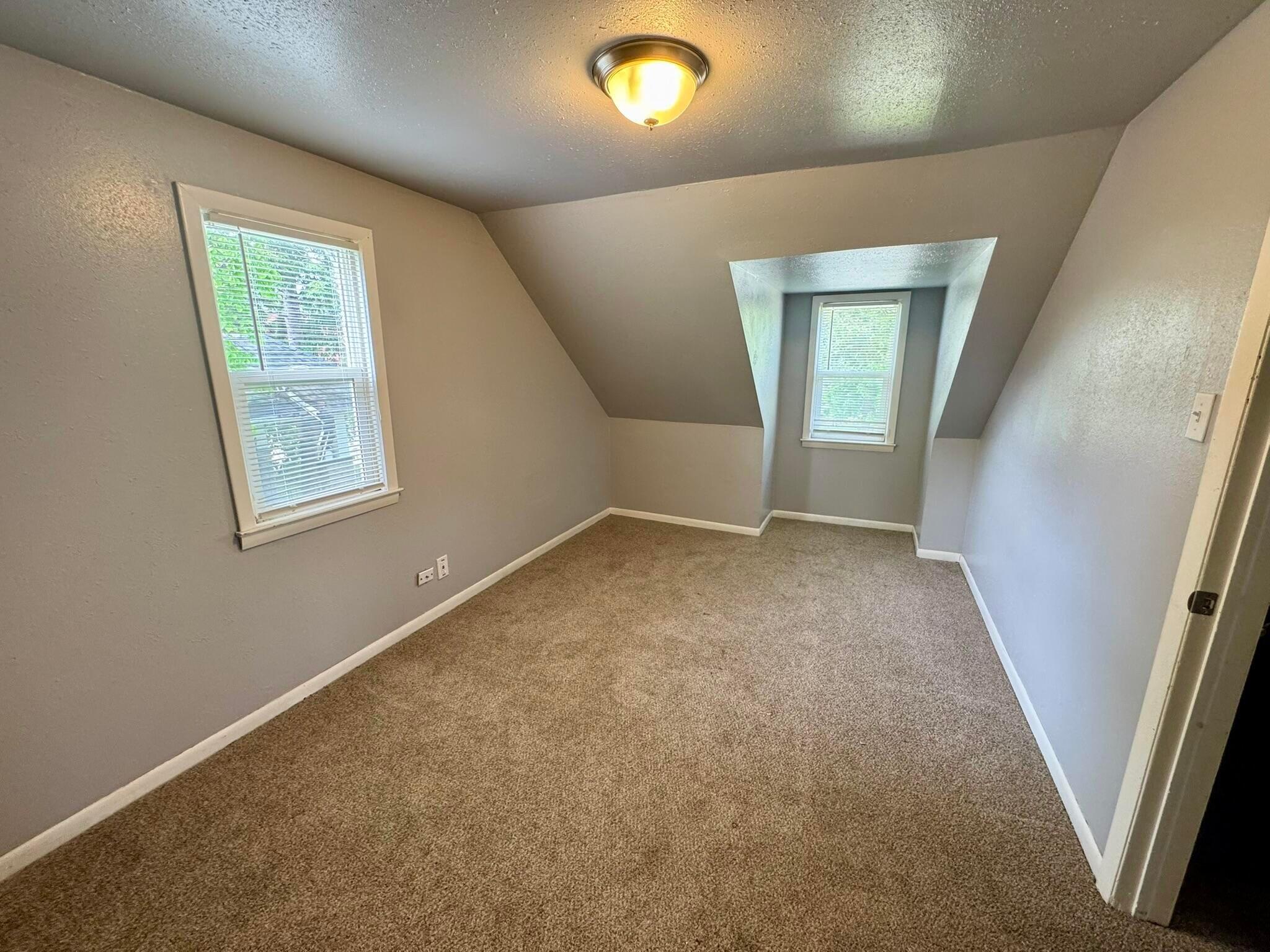 3223 West Fairmount Avenue Milwaukee, WI 53209 - Photo 3 of 10 20251010140750691394000000-o