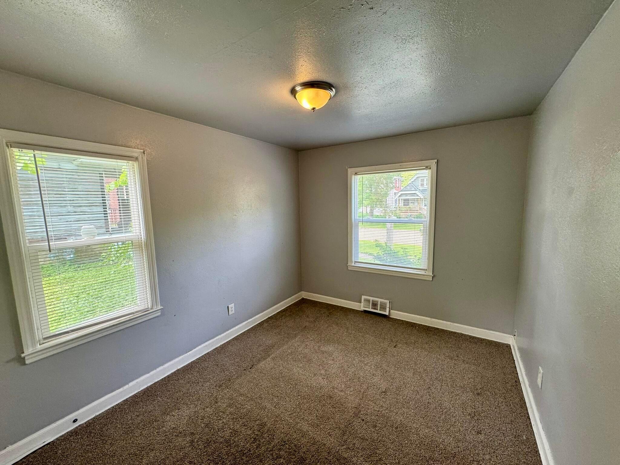 3223 West Fairmount Avenue Milwaukee, WI 53209 - Photo 5 of 10 20251010140753072217000000-o