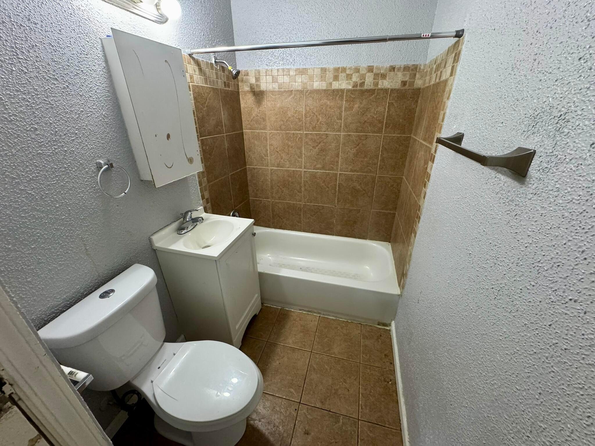 3223 West Fairmount Avenue Milwaukee, WI 53209 - Photo 6 of 10 20251010140753887218000000-o