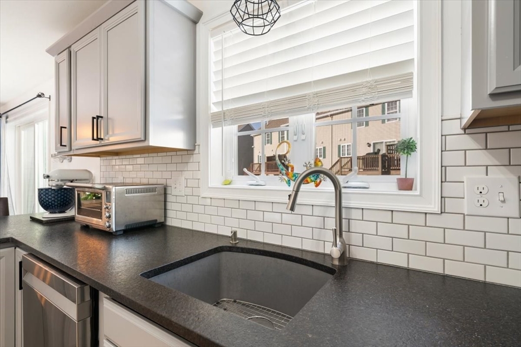 530 Mammoth Road, Unit 42 Dracut, MA 01826 - Photo 8 of 42