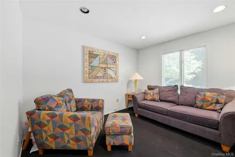 $1,750,000 | 4 Laurelwood Court, Dix Hills, NY 11746