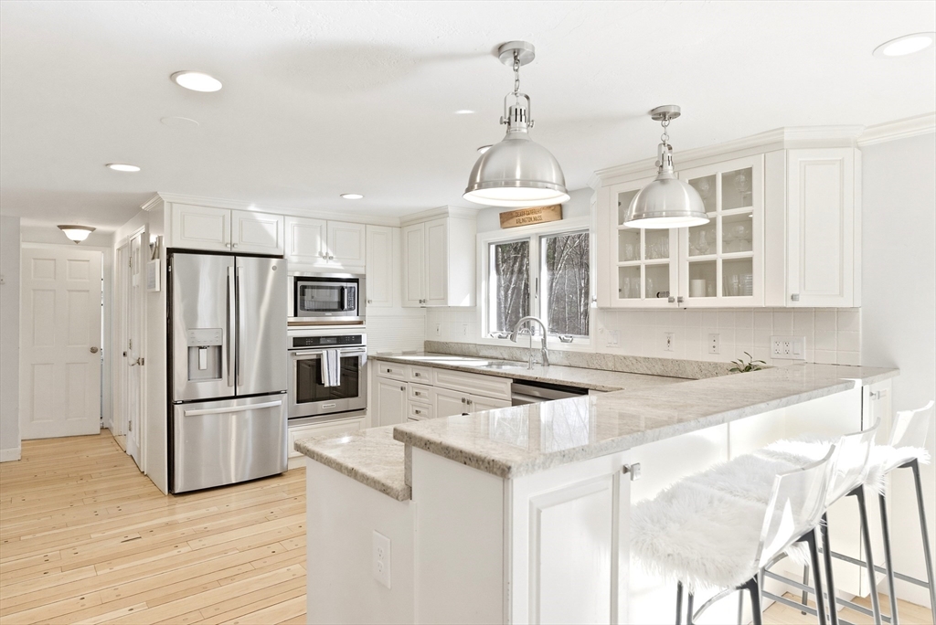 14 Minuteman Road Hingham, MA 02043 - Photo 5 of 32