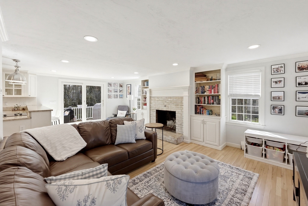 14 Minuteman Road Hingham, MA 02043 - Photo 6 of 32