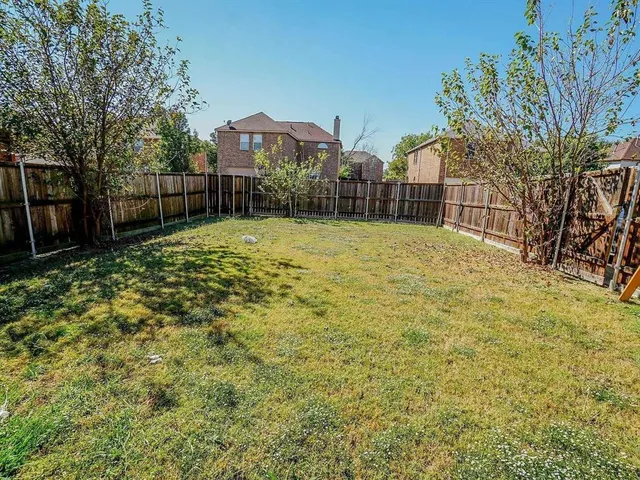 a view of a yard in front of a house