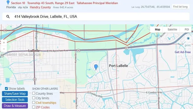 a picture of a black and white photo of a room