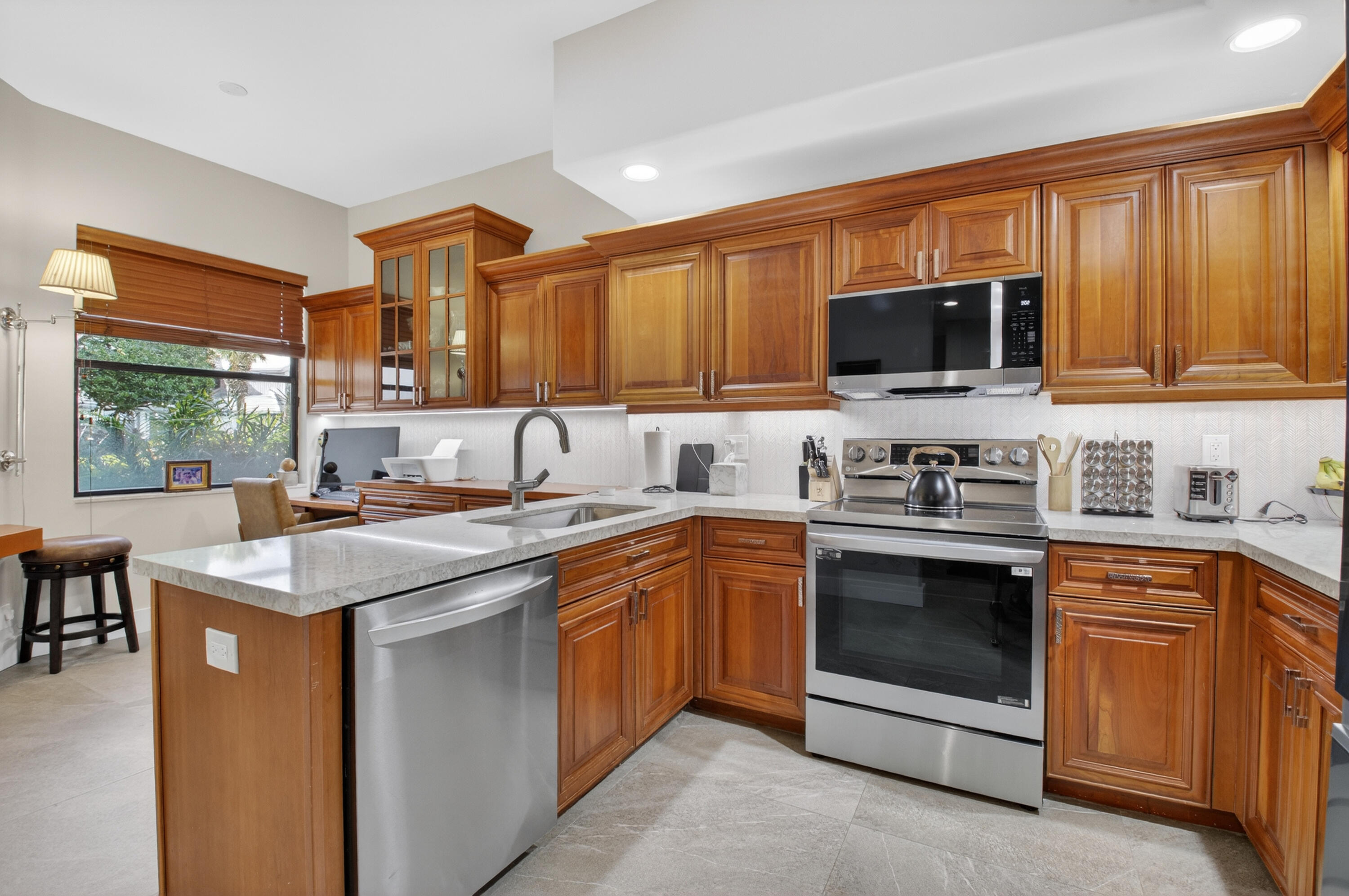 21222 Clubside Drive, Unit D Boca Raton, FL 33434 - Photo 4 of 61 DSC_0488