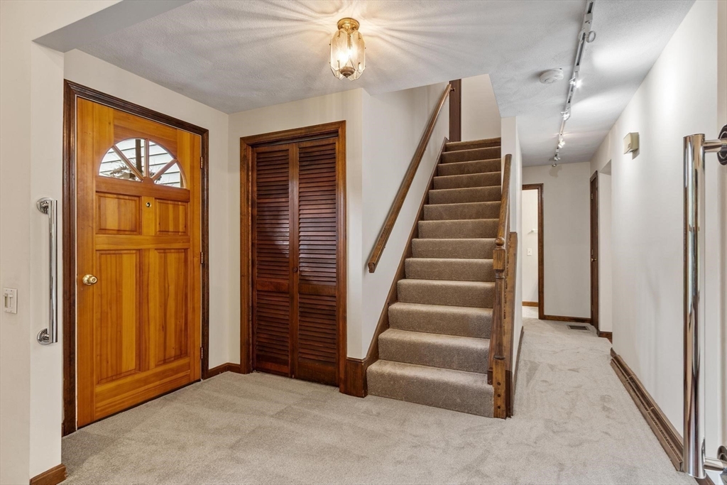 26 Searle Street Georgetown, MA 01833 - Photo 5 of 34 Gallery Image 5