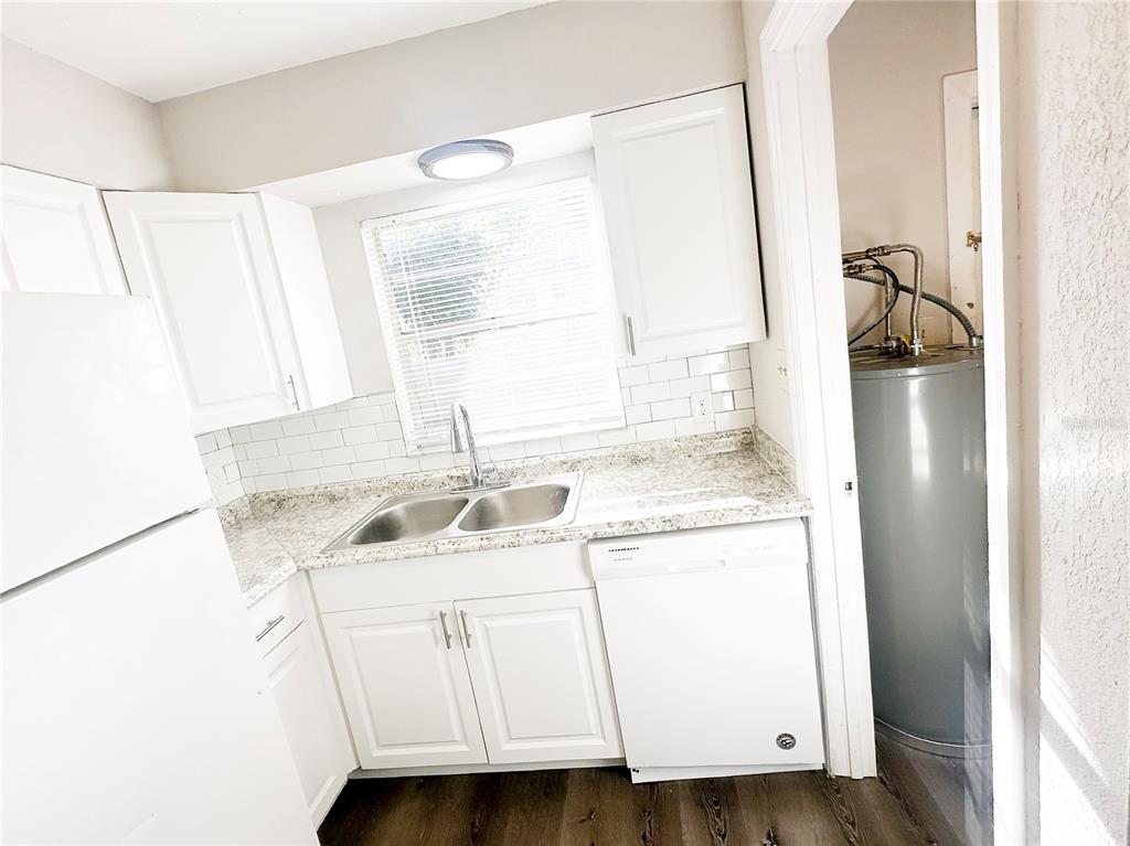 4135 Old Road 37 Lakeland, FL 33813 - Photo 4 of 11 a bathroom with a sink a mirror and a window