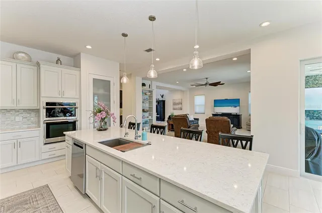 $1,585,000 | 5822 Title Row Drive, Bradenton, FL 34210