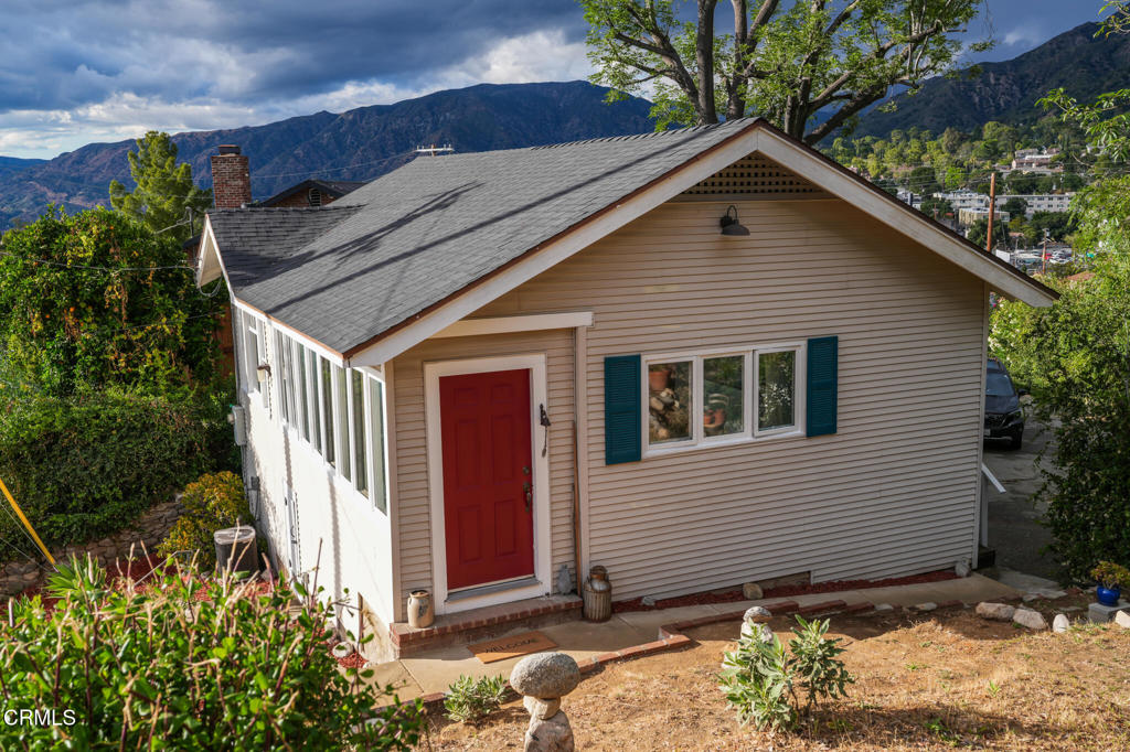 7078 High Cliff Trail Tujunga, CA 91042 - Photo 6 of 47 a front view of house with yard
