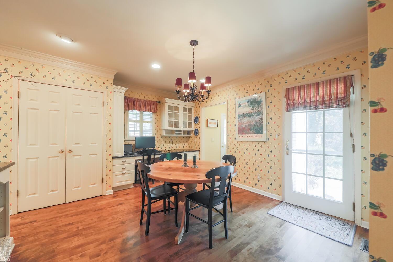 222 Moran Road Grosse Pointe, MI 48236 - Photo 19 of 51 50154533-1d282b1c-fe70-48af-af35-619ef476da3f.JPG