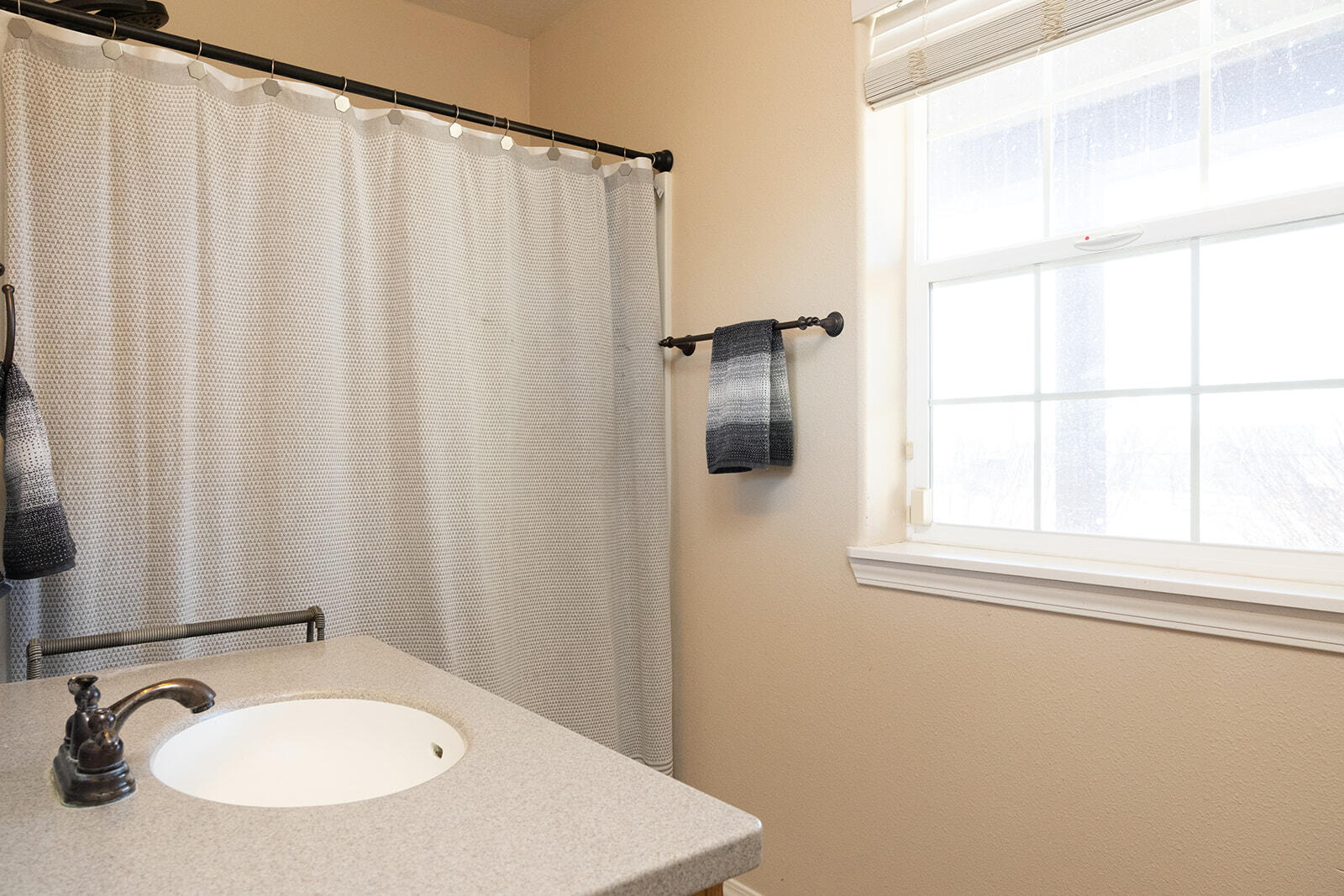 187 Syringa Loop Shoshone, ID 83352 - Photo 32 of 51 Downstairs bathroom (2)