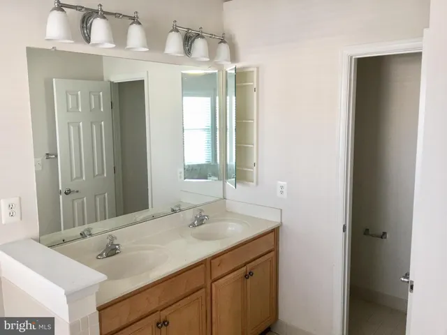 $3,300 | 42060 Fremont Preserve Square, Aldie, VA 20105