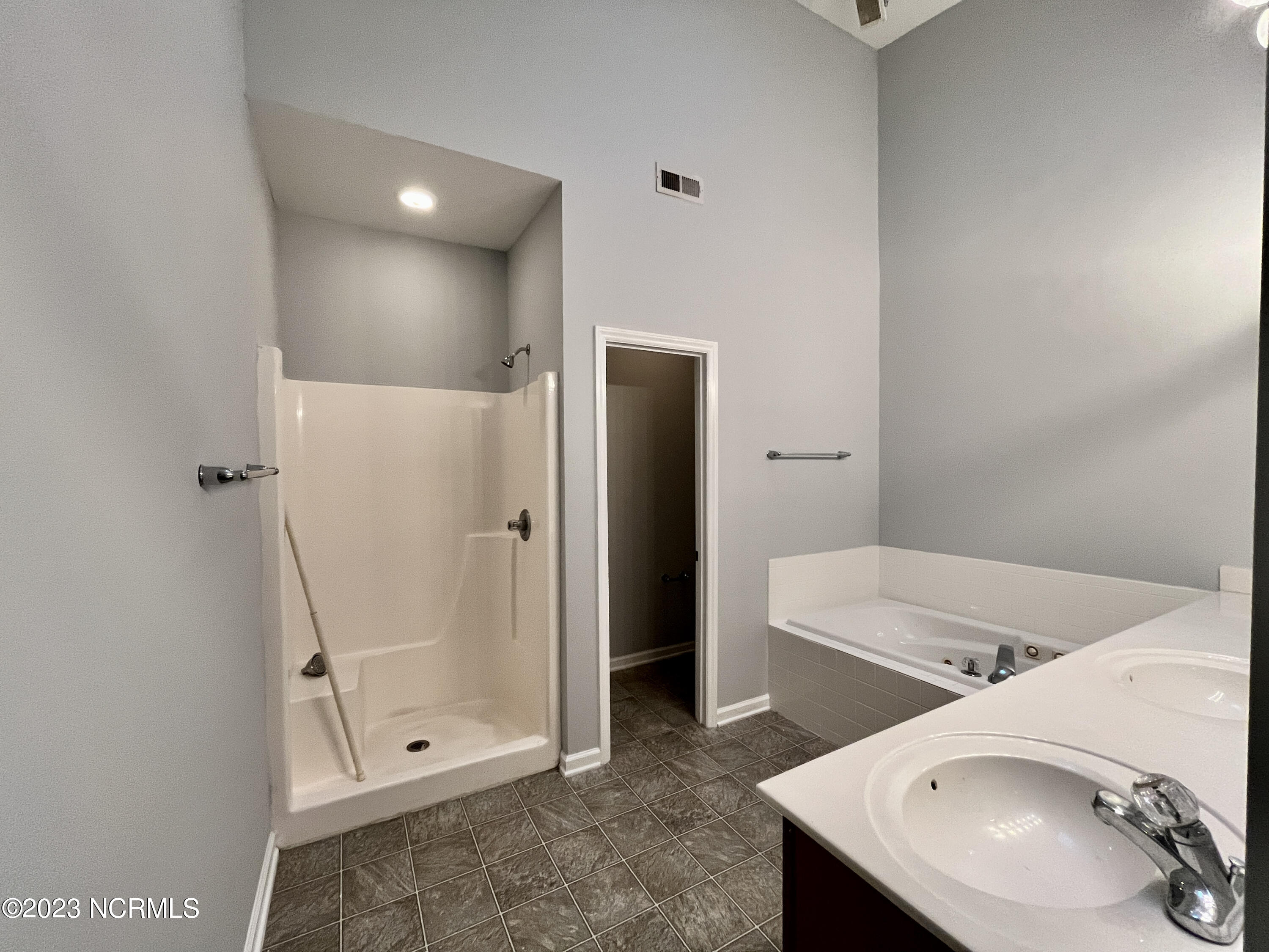 1129 Turtle Creek Road, Unit G Greenville, NC 27858 - Photo 32 of 42 primary bathroom