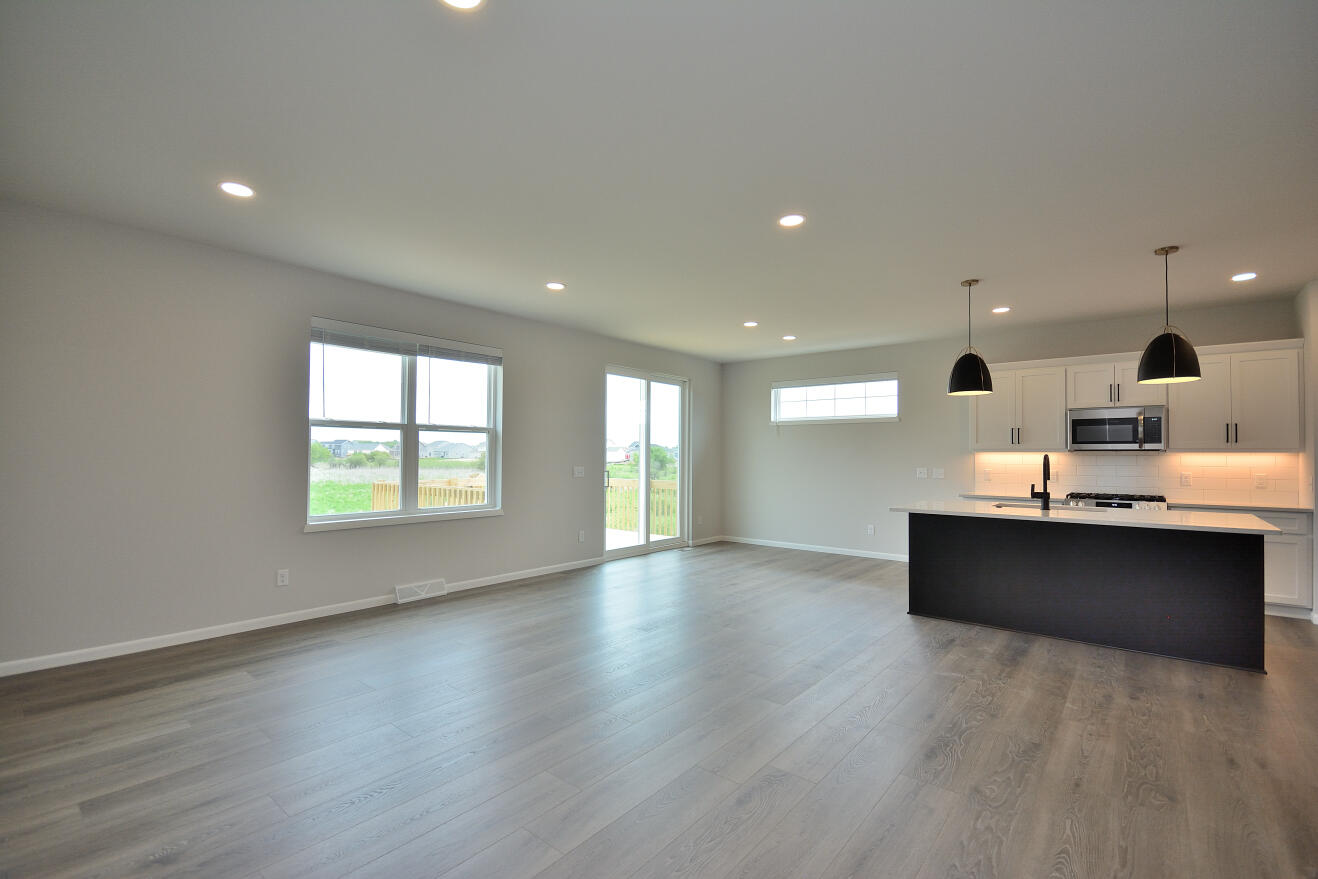 1076 Elderberry Road Oconomowoc, WI 53066 - Photo 7 of 30 96 ARWT (10)
