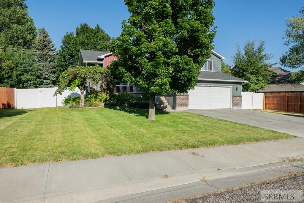 2755 Ridgecrest Drive Idaho Falls, ID 83404 - Photo 4 of 48