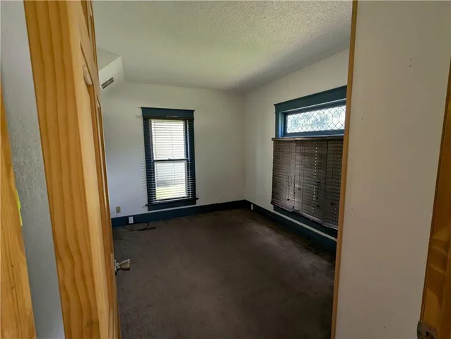 $127,000 | 313 Shawnee Street, Hiawatha, KS 66434