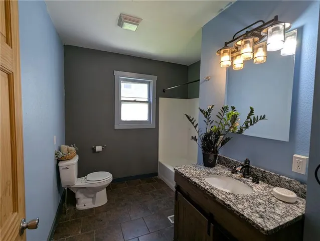 $127,000 | 313 Shawnee Street, Hiawatha, KS 66434