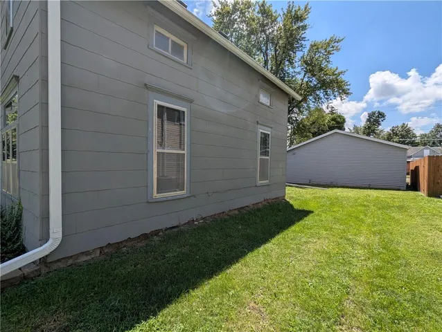$127,000 | 313 Shawnee Street, Hiawatha, KS 66434