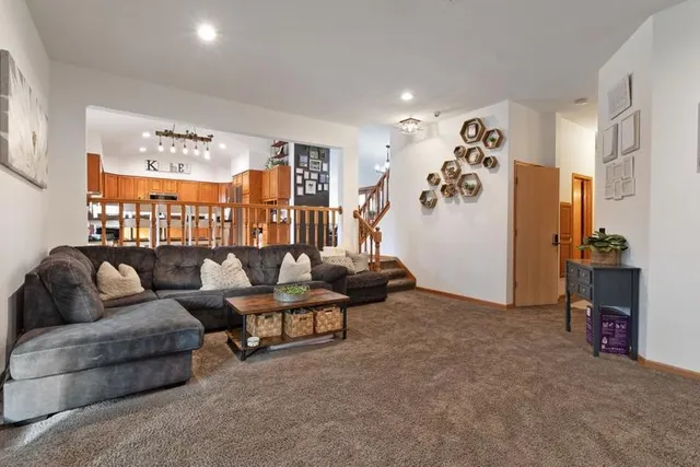 $529,995 | 2065 Kings Road, Eagan, MN 55122