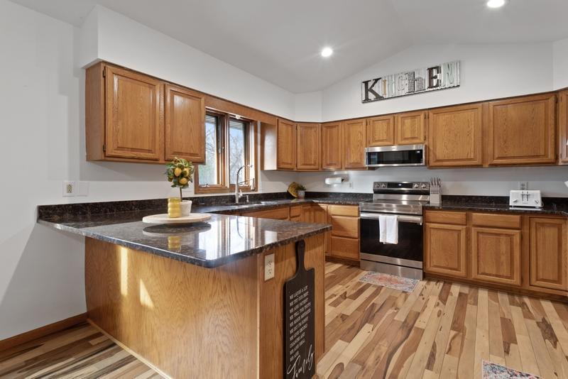 2065 Kings Road Eagan, MN 55122 - Photo 3 of 41