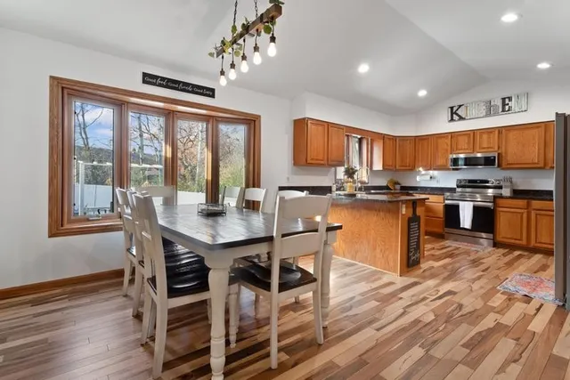 $529,995 | 2065 Kings Road, Eagan, MN 55122