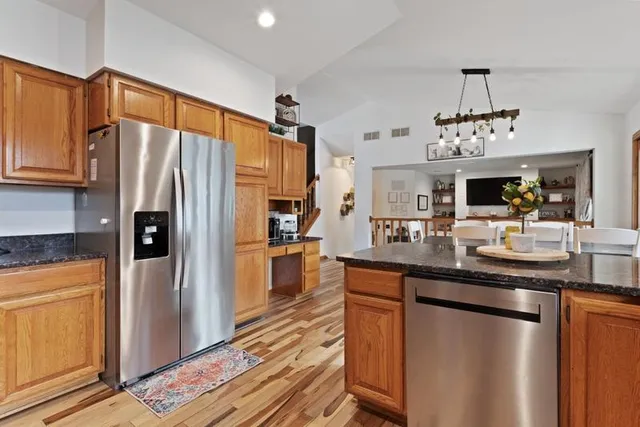 $529,995 | 2065 Kings Road, Eagan, MN 55122