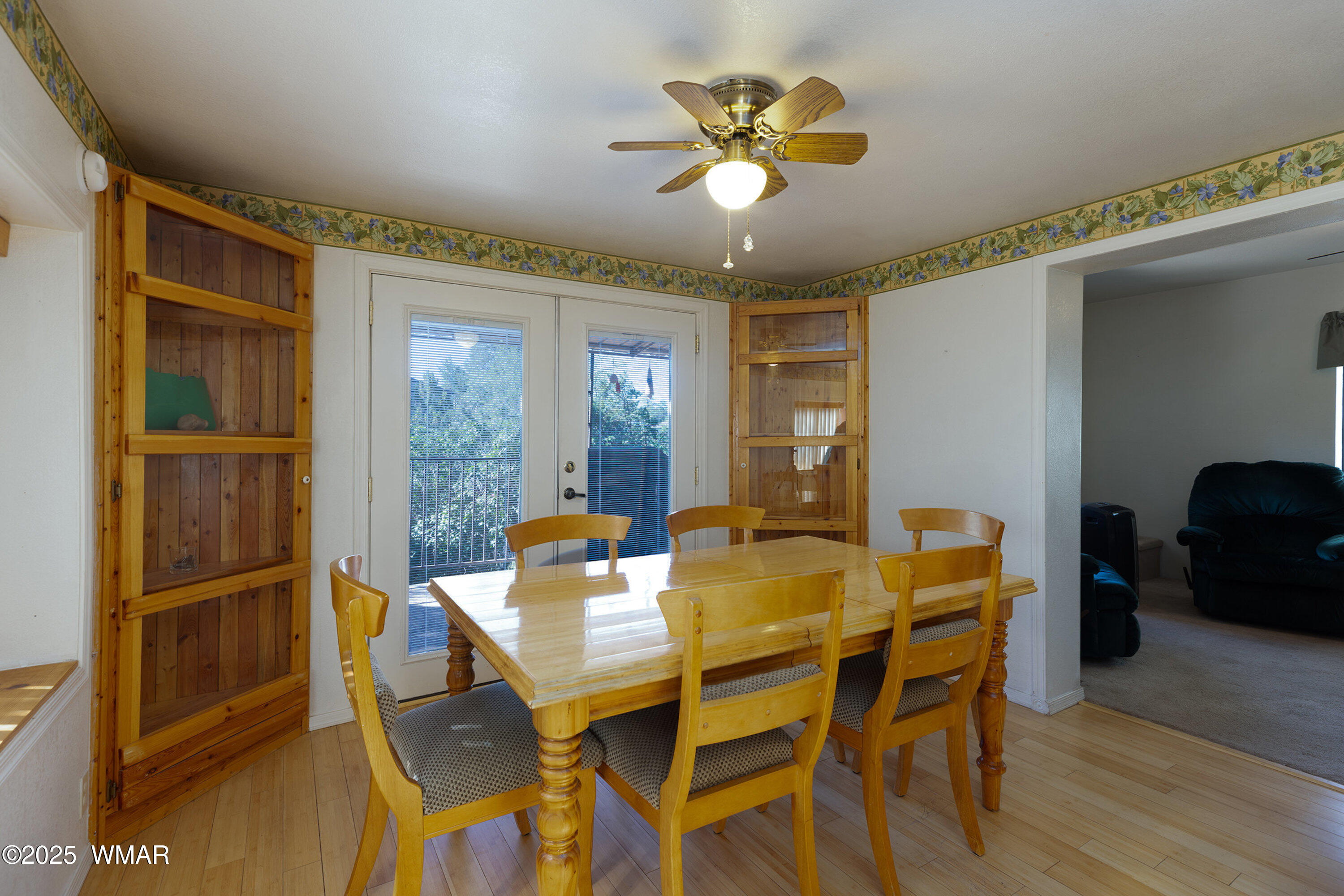 1987 Stagg Run Overgaard, AZ 85933 - Photo 13 of 31 Dining area