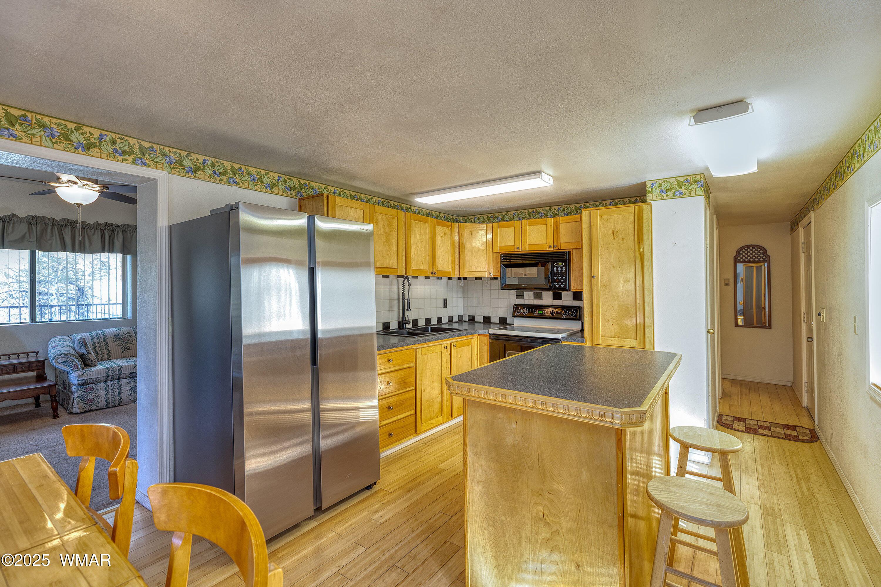 1987 Stagg Run Overgaard, AZ 85933 - Photo 4 of 31 Cozy kitchen