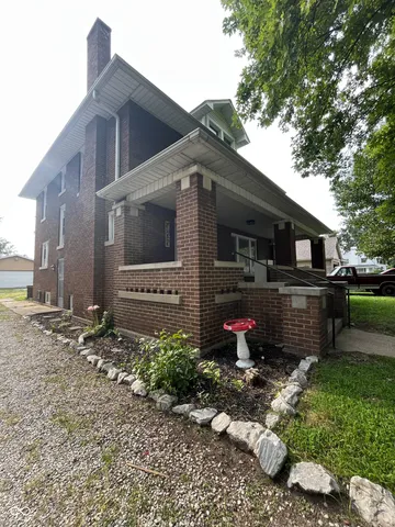 $185,000 | 525 South 4th Street, Clinton, IN 47842