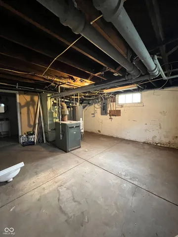 $185,000 | 525 South 4th Street, Clinton, IN 47842