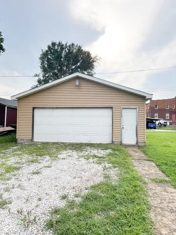 $185,000 | 525 South 4th Street, Clinton, IN 47842