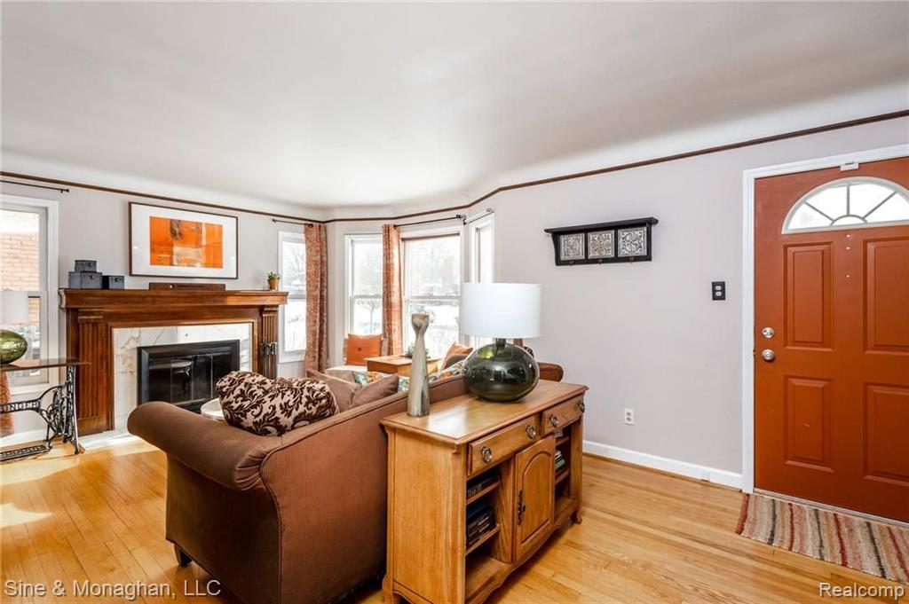 1242 Hampton Road Grosse Pointe Woods, MI 48236 - Photo 6 of 50