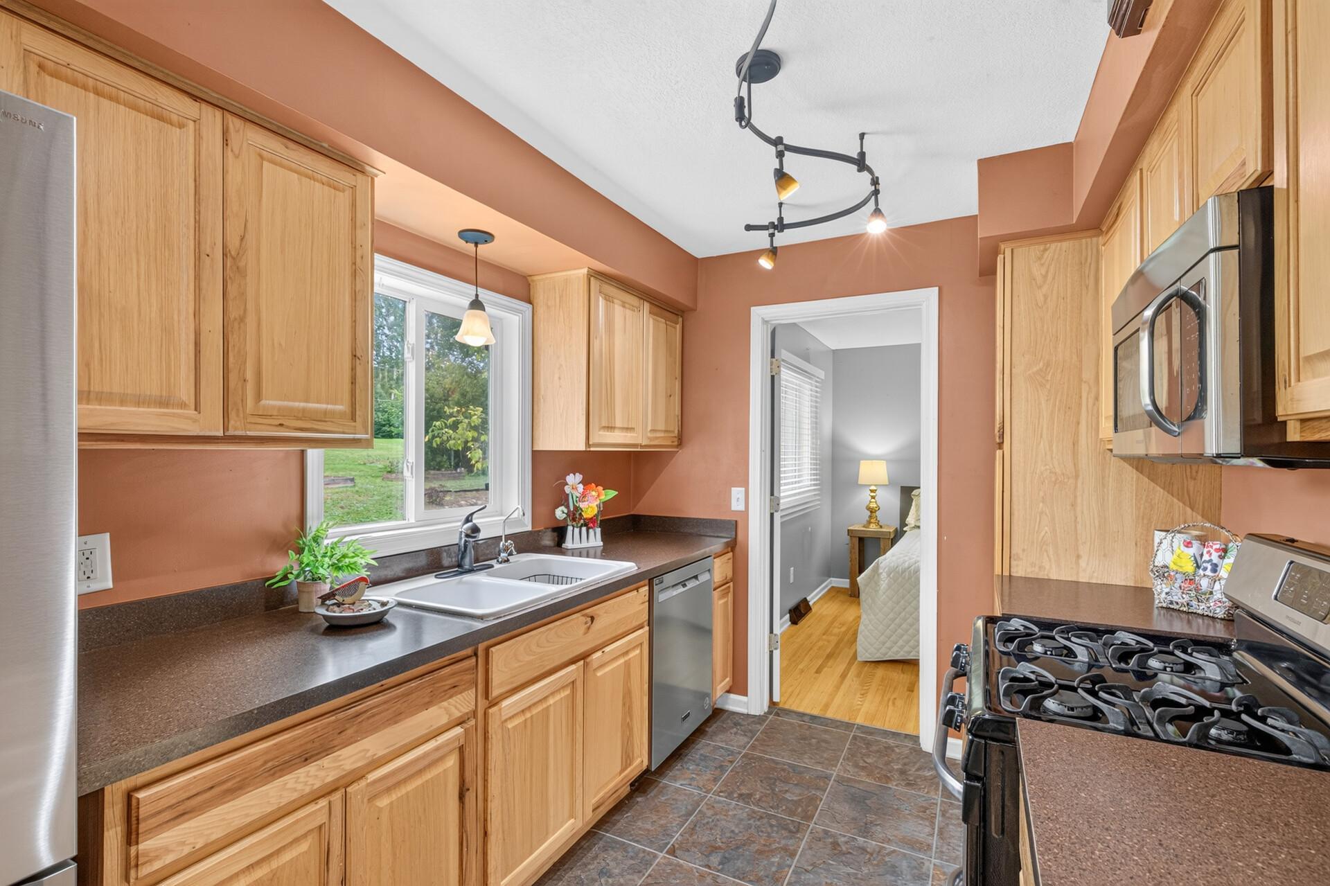 13905 Steven Road Burnsville, MN 55337 - Photo 10 of 38 Gallery Image 10
