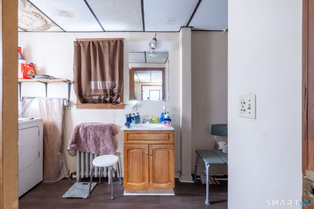 $369,900 | 336 Oak Avenue, Torrington, CT 06790