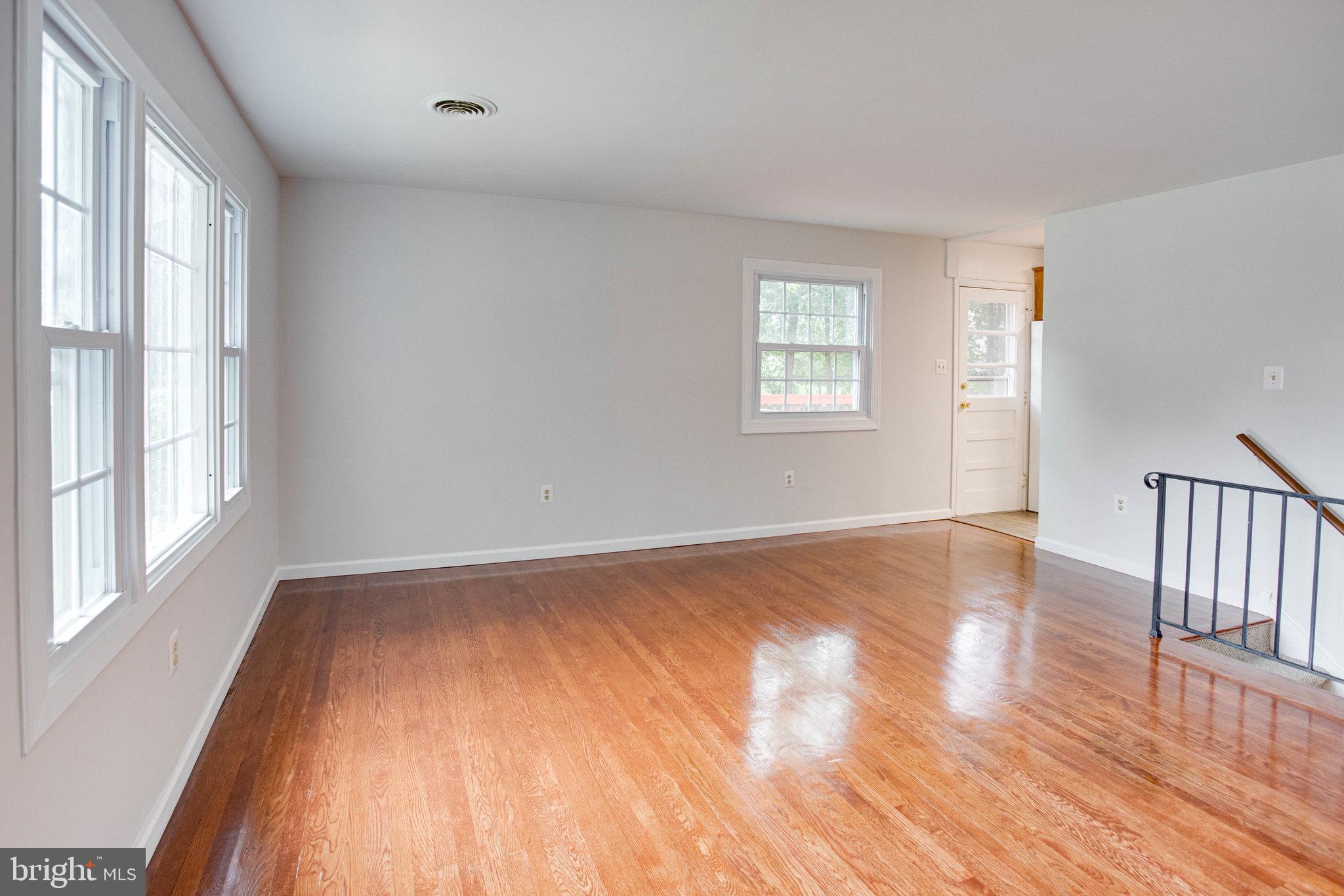 13946 Mathews Drive Woodbridge, VA 22191 - Photo 2 of 23