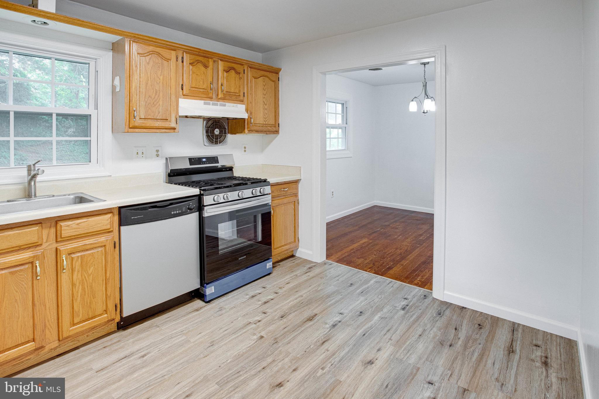 13946 Mathews Drive Woodbridge, VA 22191 - Photo 4 of 23