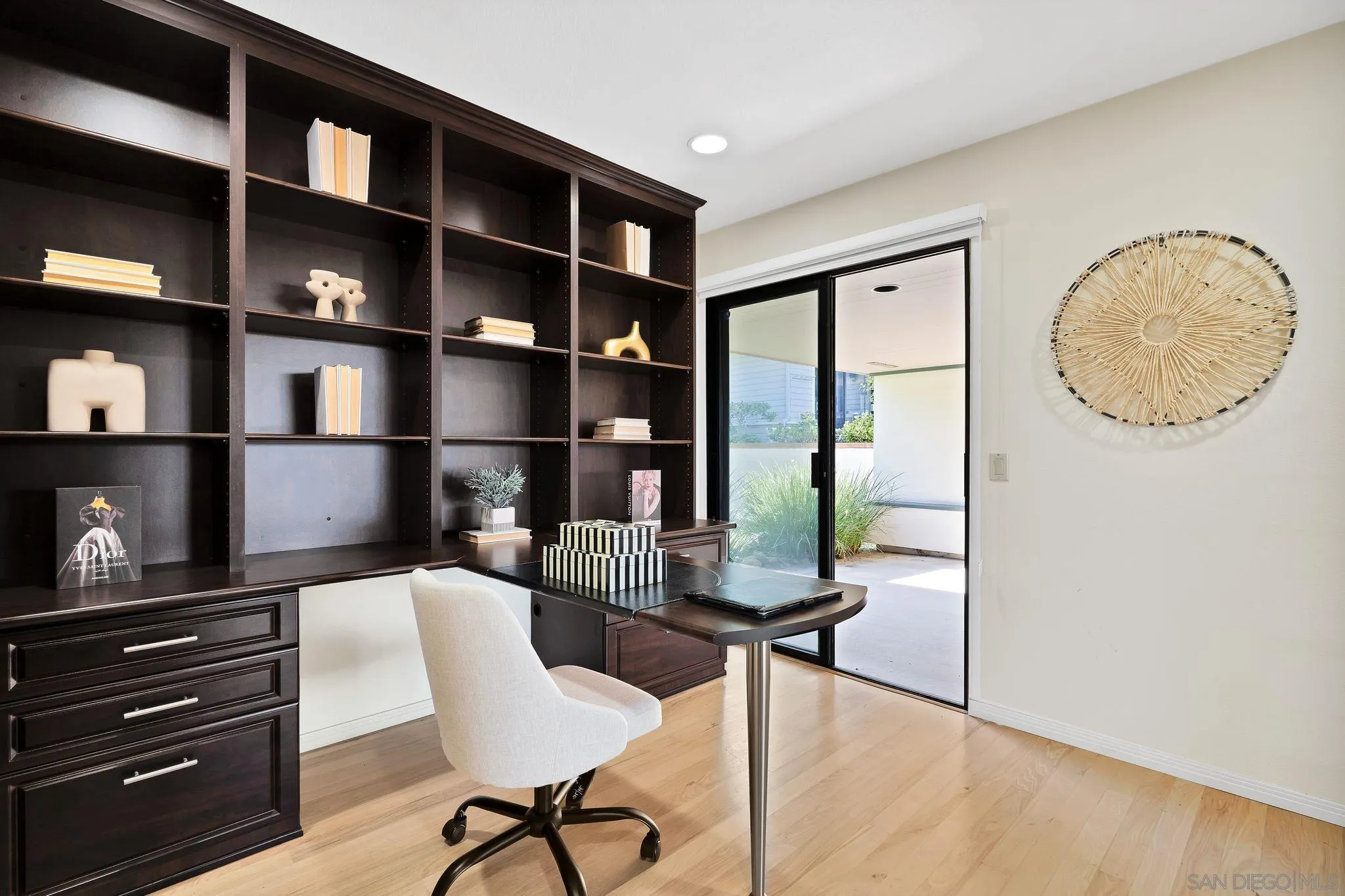 560 Torrey Point Road Del Mar, CA 92014 - Photo 21 of 35 a living room with furniture and a bookshelf