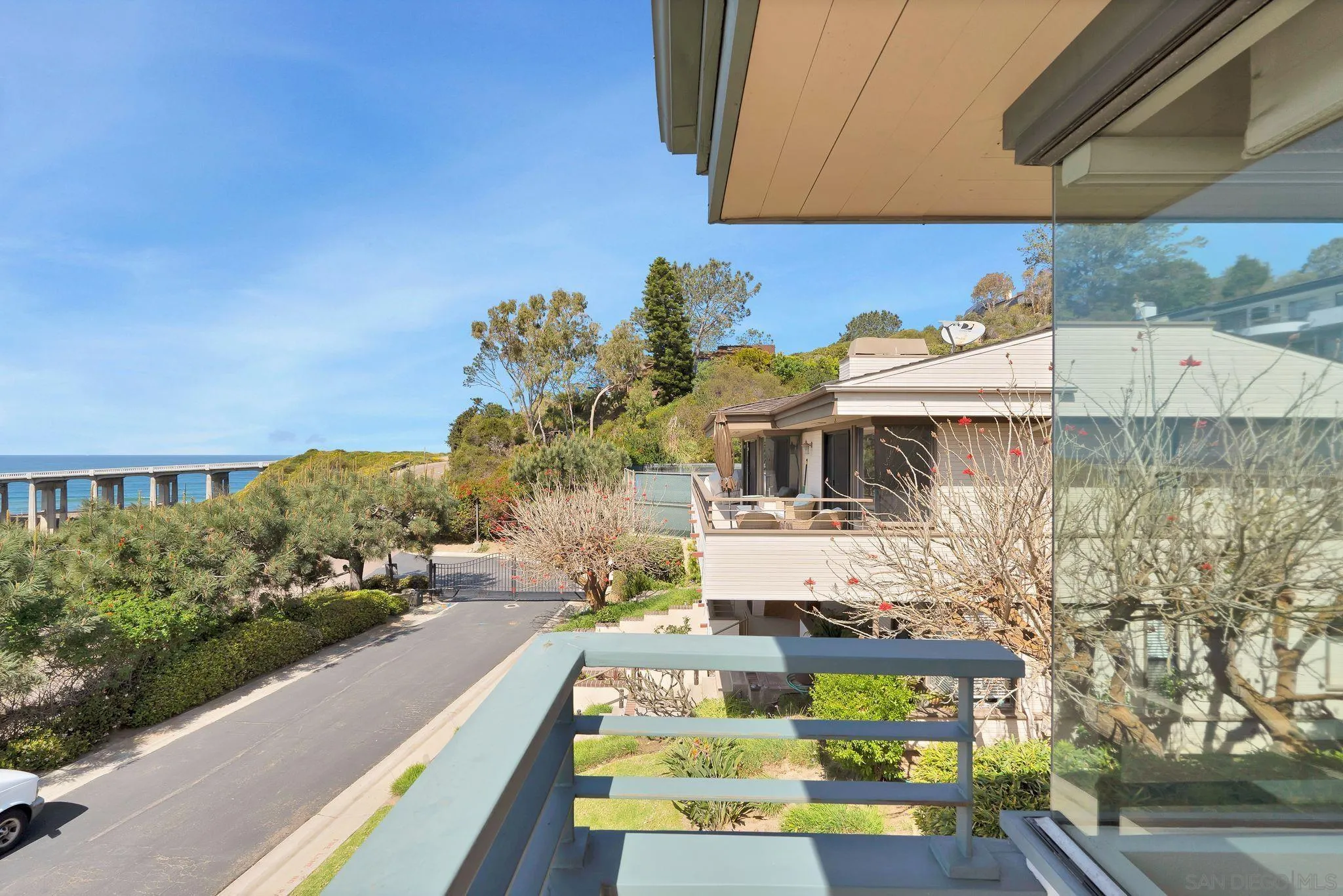 560 Torrey Point Road Del Mar, CA 92014 - Photo 6 of 35 a view of a swimming pool with an outdoor seating