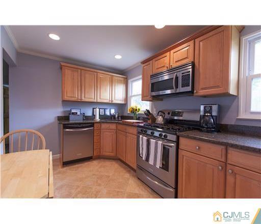15 Wilcox Road New Brunswick, NJ 08901 - Photo 3 of 6 Gallery Image 3