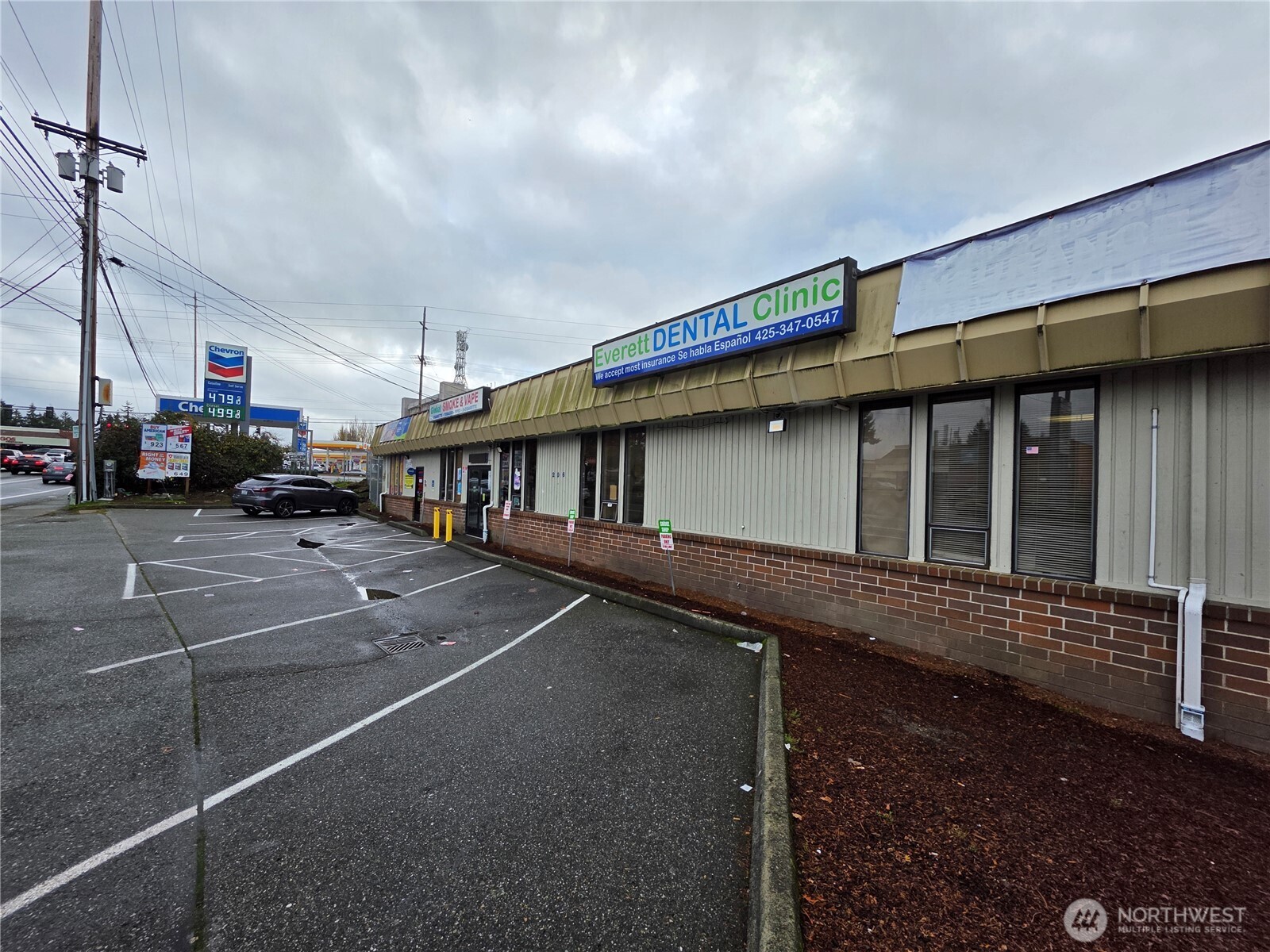 206 East Casino Road, Unit 5 Everett, WA 98208 - Photo 2 of 10 a view of a house with a large window